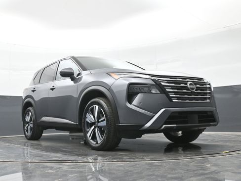 Used 2024 Nissan Rogue SL image 40