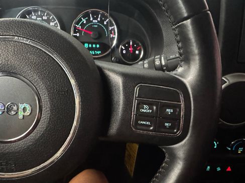 Used 2015 Jeep Wrangler Unlimited Sahara w/ Connectivity Group AWD/4WD image 23