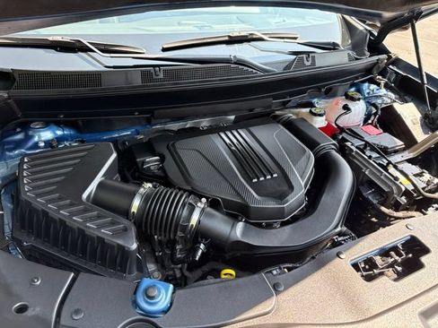 Used 2025 Chevrolet Traverse High Country FWD image 38