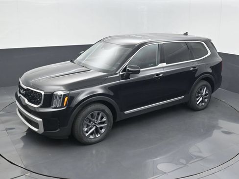 Used 2024 Kia Telluride LX FWD image 9