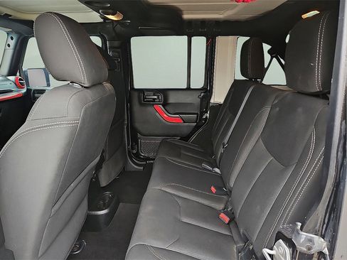 Used 2018 Jeep Wrangler Unlimited Sahara image 8