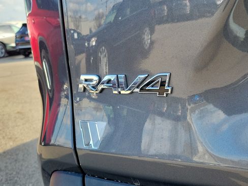 Used 2023 Toyota RAV4 XLE Premium image 7