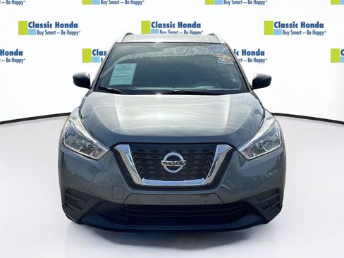 Used 2019 Nissan Kicks S FWD image 2