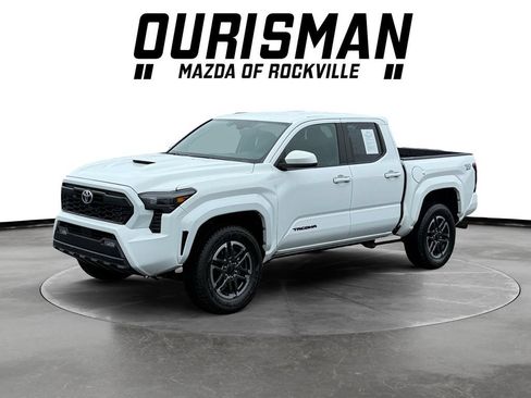 Used 2025 Toyota Tacoma TRD Sport AWD/4WD image 2