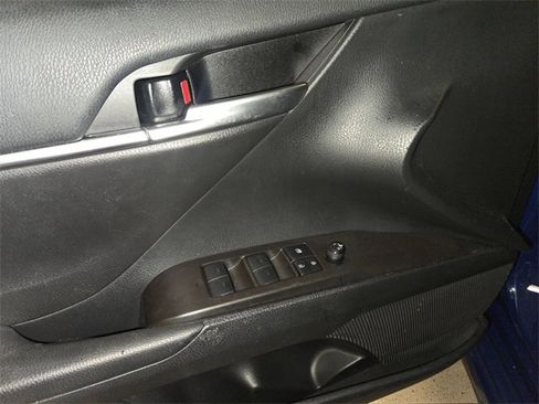 Used 2023 Toyota Camry SE image 13