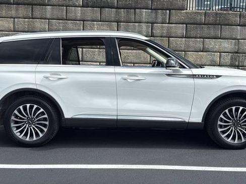 Used 2023 Lincoln Aviator Reserve w/ Elements Package Plus AWD/4WD image 3