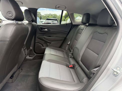 Certified 2025 Chevrolet Trax LT FWD image 11