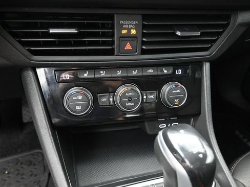 Used 2023 Volkswagen Jetta SE FWD image 27