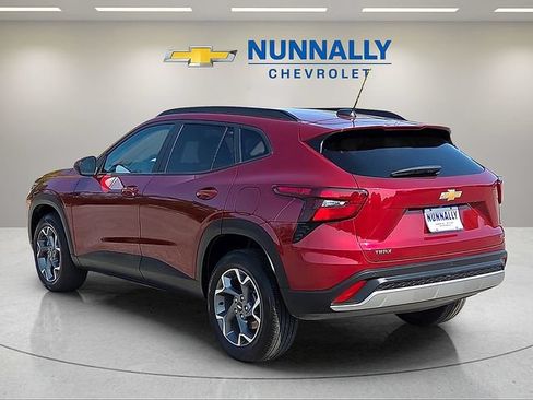 Used 2025 Chevrolet Trax LT w/ Driver Confidence Package FWD image 3