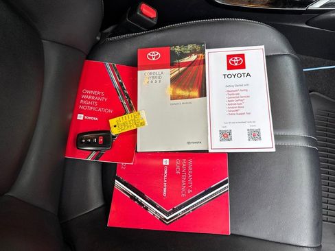 Used 2022 Toyota Corolla LE w/ Premium Interior Package FWD image 33