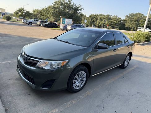 Used 2014 Toyota Camry LE FWD image 3