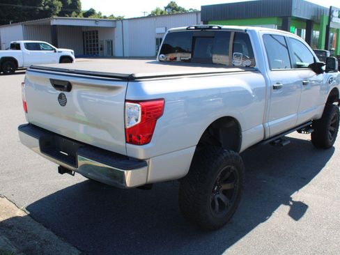 Used 2018 Nissan Titan SV AWD/4WD image 6