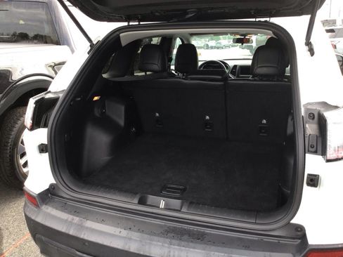 Used 2020 Jeep Cherokee Latitude Plus FWD image 4