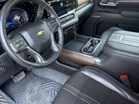 Used 2025 Chevrolet Silverado 2500 High Country w/ High Country Premium Package AWD/4WD image 9