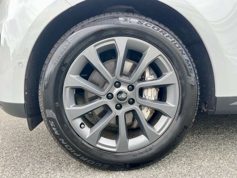 Certified 2025 Land Rover Range Rover Sport AWD/4WD image 9