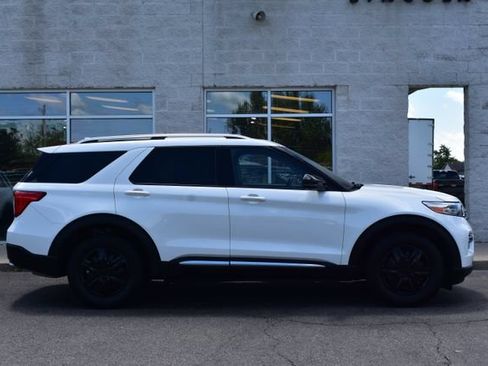 Used 2023 Ford Explorer Limited w/ Class IV Trailer Tow Package AWD/4WD image 3