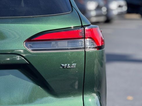 Certified 2022 Toyota Corolla Cross XLE image 11