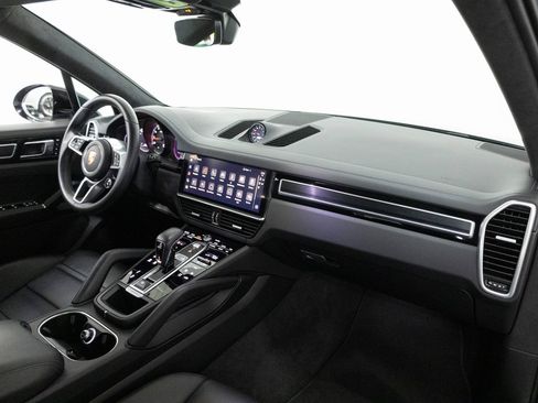 Certified 2023 Porsche Cayenne GTS AWD/4WD image 37