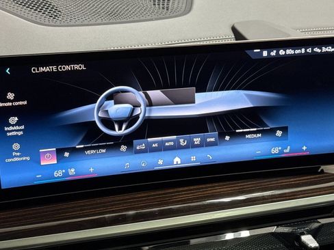 Used 2026 BMW X7 xDrive40i w/ Premium Package image 25