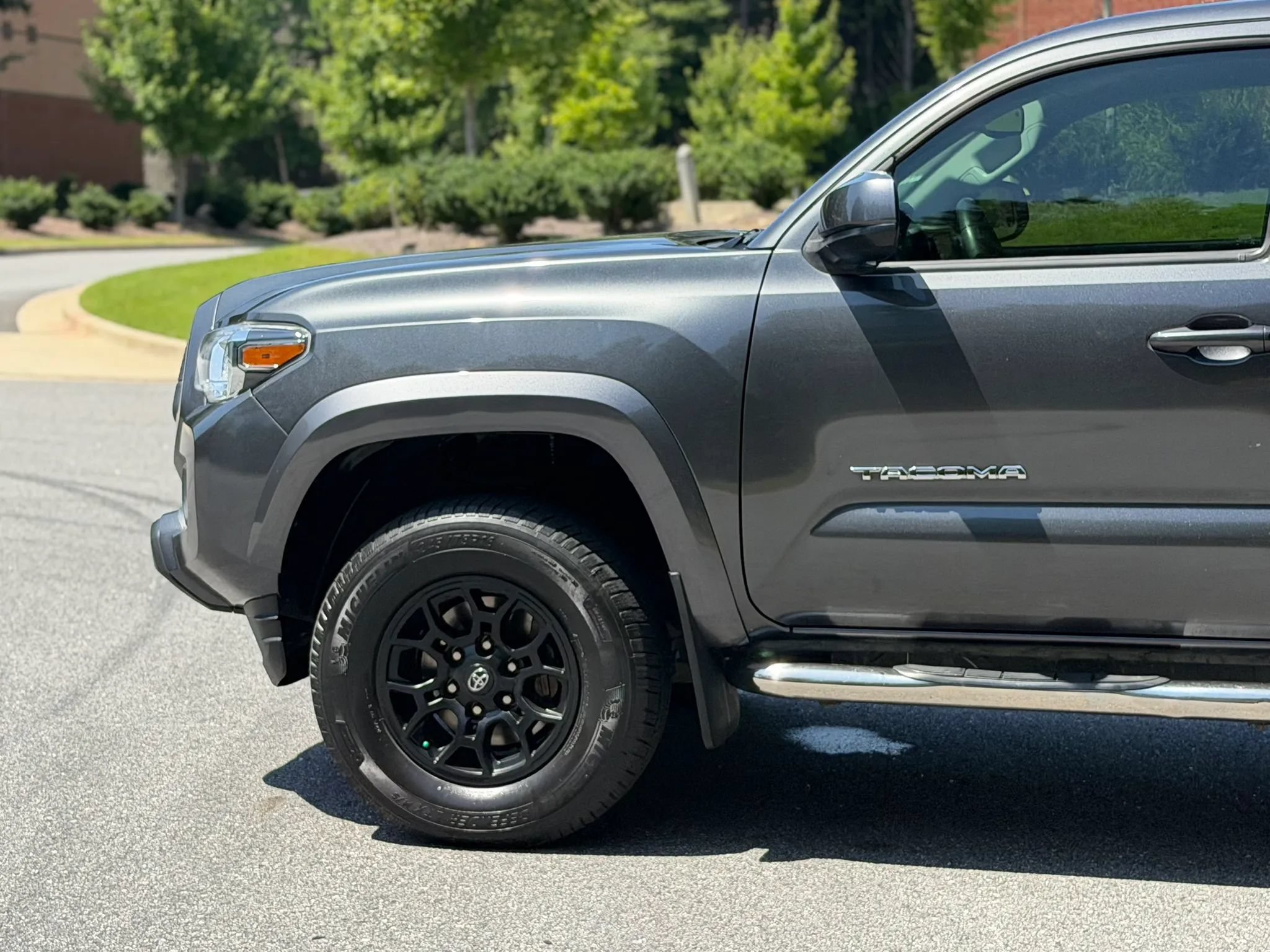 Used 2020 Toyota Tacoma SR5 AWD/4WD image 10