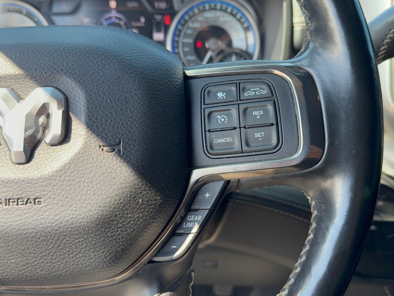 Used 2019 RAM 2500 Limited AWD/4WD image 19