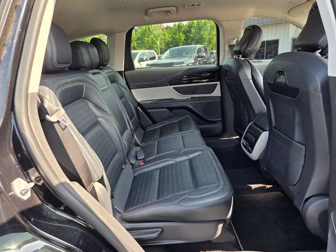 Used 2024 Lincoln Nautilus Reserve AWD/4WD image 18