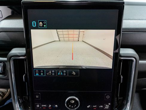 Used 2025 GMC Yukon Denali image 23