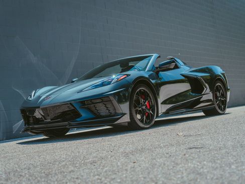 Used 2021 Chevrolet Corvette Stingray Premium Conv w/ Z51 Performance Package RWD image 3