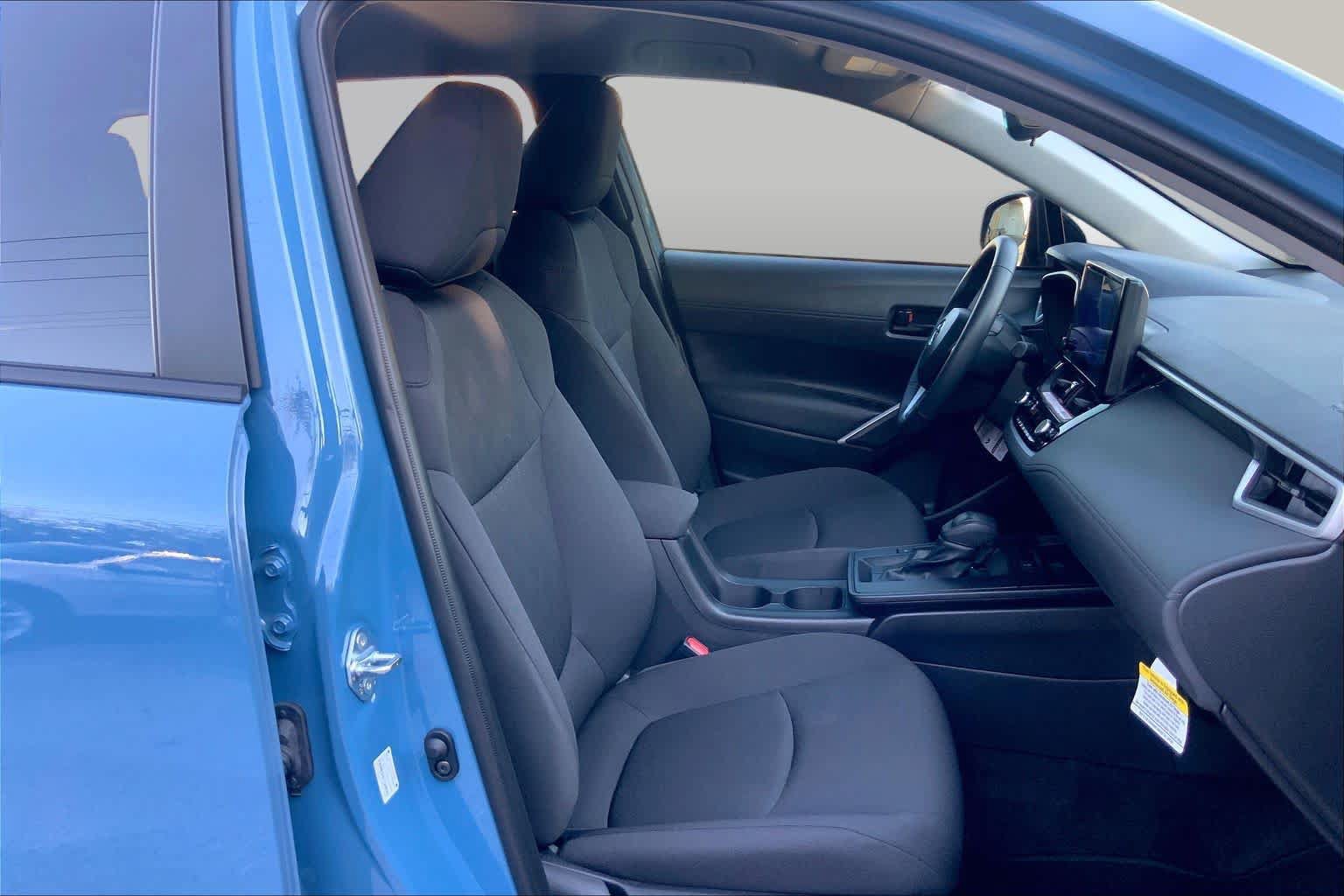 Used 2026 Toyota Corolla Cross LE FWD image 9