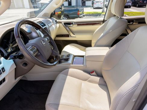 Used 2019 Lexus GX 460 Premium w/ Premium Package image 25