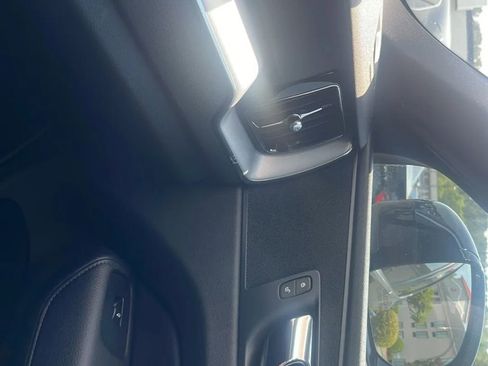 Used 2020 Volvo XC60 T5 Momentum FWD image 16