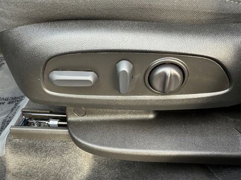 Used 2023 Chevrolet Traverse LT image 26