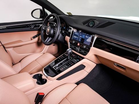 New 2026 Porsche Macan image 14