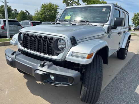 Used 2024 Jeep Wrangler Unlimited w/ Convenience Group AWD/4WD image 33