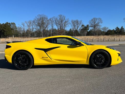 Used 2025 Chevrolet Corvette Z06 image 8
