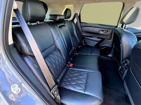 Used 2024 Nissan Rogue Platinum image 21