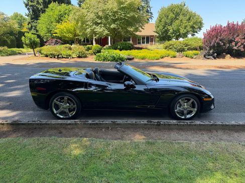 Used 2005 Chevrolet Corvette Convertible w/ Preferred Equipment Group RWD image 4