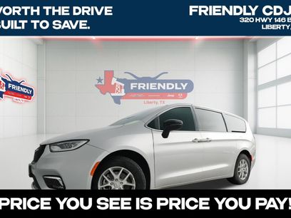 New 2026 Chrysler Pacifica Select