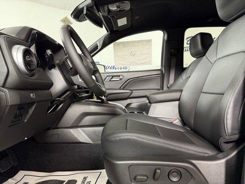New 2025 Chevrolet Colorado LT w/ LT Convenience Package image 13