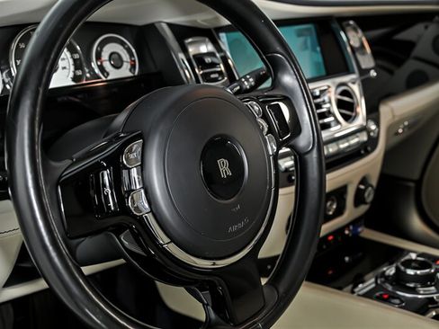 Used 2015 Rolls-Royce Wraith RWD image 21