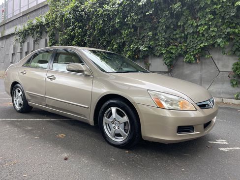 Used 2007 Honda Accord Hybrid Sedan image 2