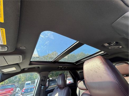 Used 2020 Ford Explorer Platinum w/ Premium Technology Package image 40