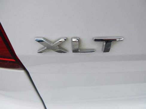 Used 2013 Ford Explorer XLT image 12