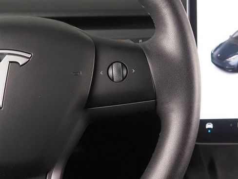 Used 2025 Tesla Model Y Long Range RWD image 21