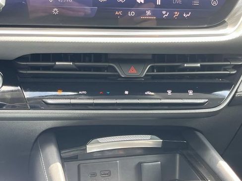 Used 2025 Buick Envision Preferred AWD/4WD image 33