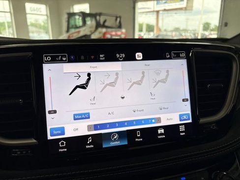 New 2027 Chrysler Pacifica Select AWD/4WD image 45