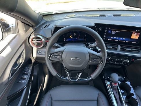 Certified 2026 Chevrolet Trax RS w/ Sunroof Package image 22