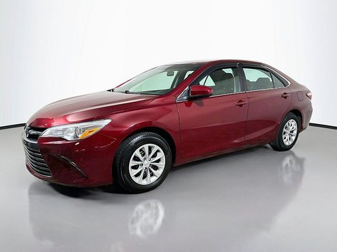 Used 2017 Toyota Camry LE FWD image 3