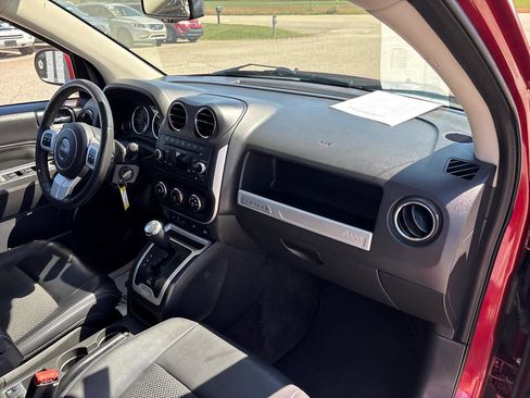 Used 2014 Jeep Compass Latitude w/ Sun/Sound Group image 23