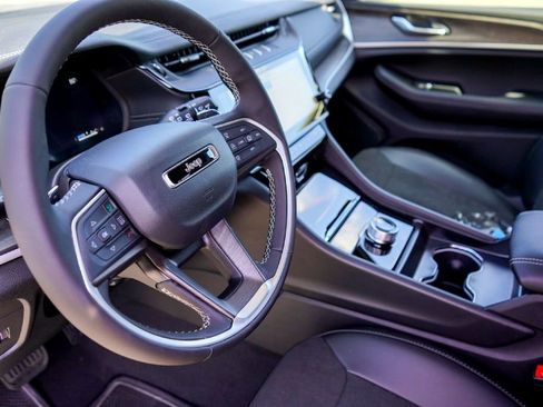 New 2026 Jeep Grand Cherokee Altitude RWD image 9